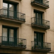 Pisos turísticos: Nueva regulación tras la Ley Orgánica 1/2025. LVQ Abogados en Sevilla especialistas en Derecho Inmobiliario Pisos turísticos: Nueva regulación tras la Ley Orgánica 1/2025. LVQ Abogados en Sevilla especialistas en Derecho Inmobiliario