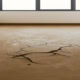 Suelo defectuoso en una vivienda de obra nueva: ¿puedo reclamar a la promotora? LVQ Abogados en Sevilla especialistas en Derecho Consumo